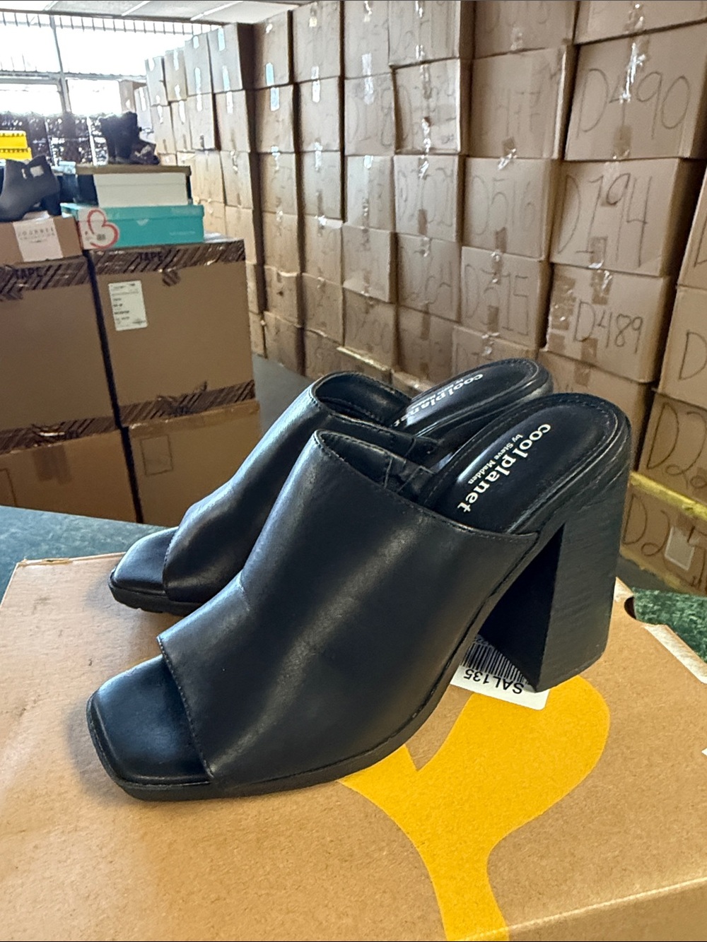 Steve Madden Black Leather Block Heel Mule - Open Toe Slip-On - Picture 3 of 4